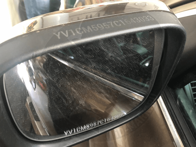 Гравировка на зеркалах автомобиля